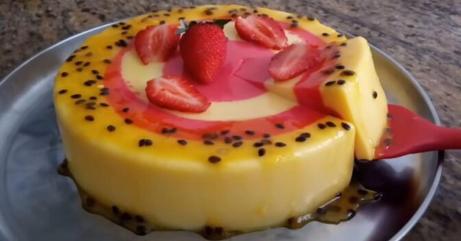 Pudim: Sobremesa Gelada de Maracujá e Morango com 2 Ingredientes: Super Fácil e Deliciosa!