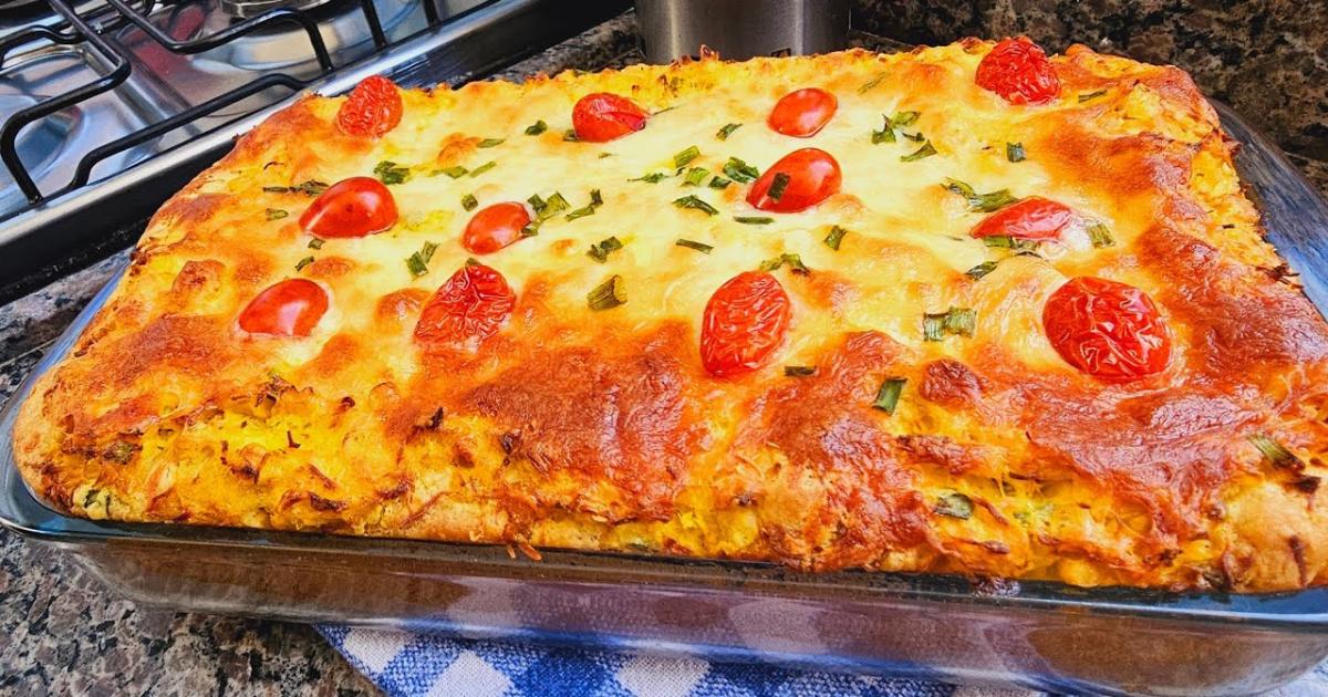 Torta de frango cremosa, fácil, com massa fofinha e recheio suculento, perfeita para qualquer ocasião....