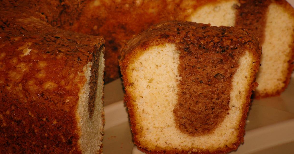 Aprenda a fazer um bolo mesclado fofinho e delicioso, também conhecido como bolo mármore, utilizando...