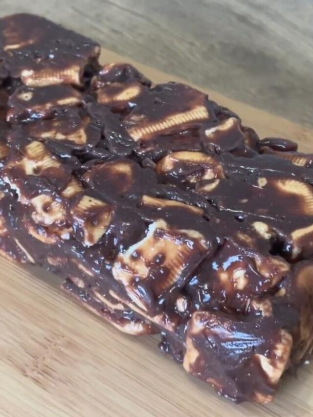 Receita fácil de Palha Italiana deliciosa e econômica, perfeita para festas ou venda!...