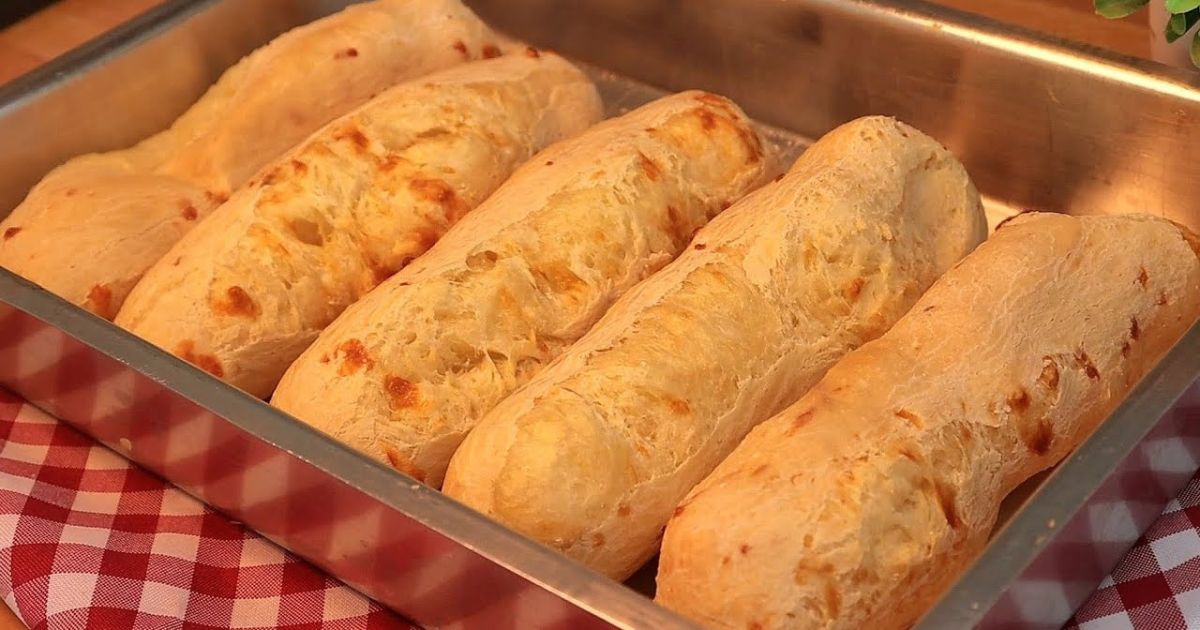 Biscoitão de polvilho azedo: crocante, fácil de fazer e perfeito com café....