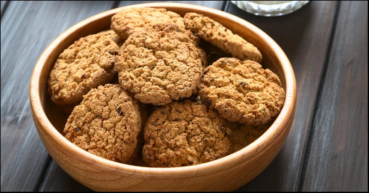 Receita deliciosa de biscoitos de aveia e maçã sem trigo, ovos e leite!...