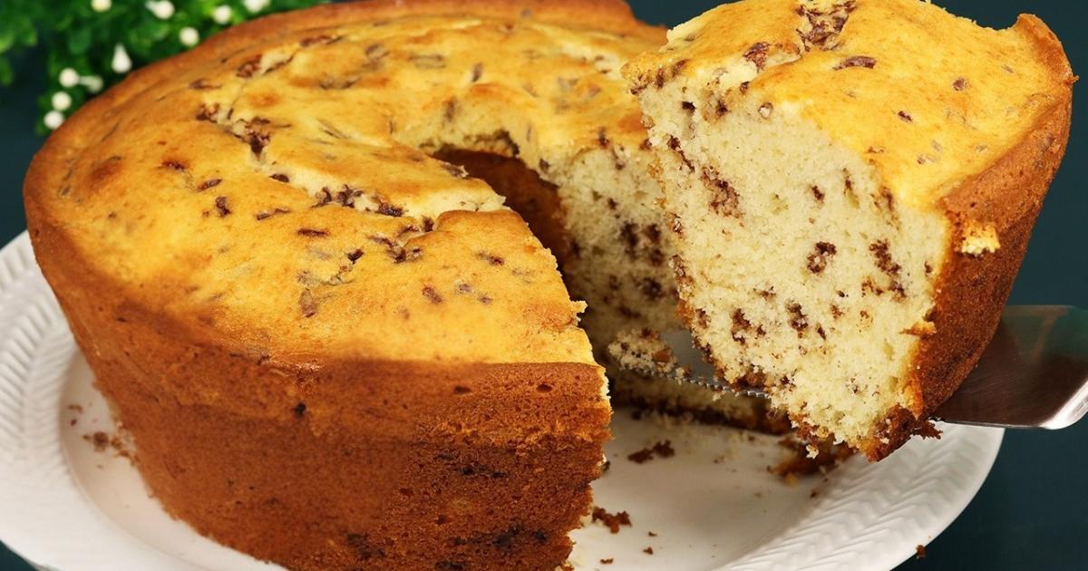 Esse bolo formigueiro é super fofinho, molhadinho e cheio de pedacinhos de chocolate. Perfeito para...