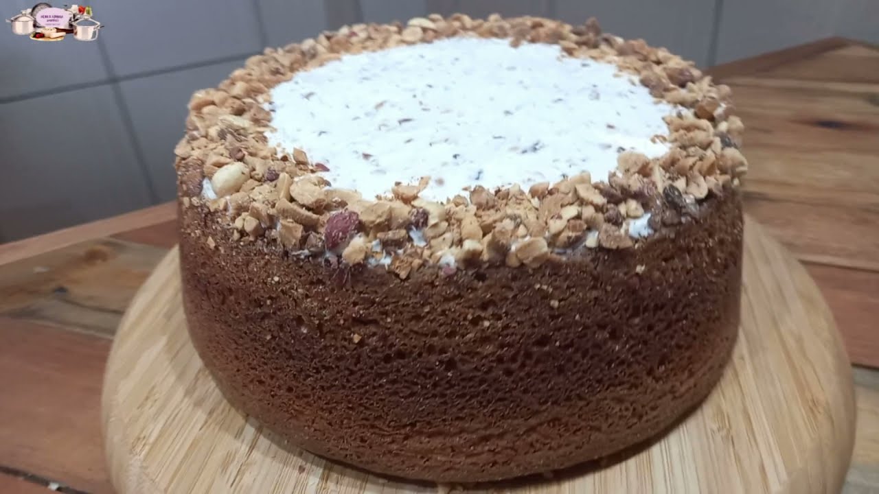 Aprenda a fazer o delicioso Bolo de Amendoim com Cobertura Gourmet, fofíssimo e perfeito para...