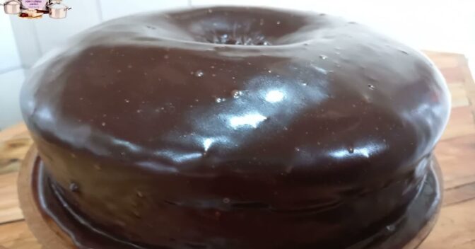 Bolos: Bolo de Cenoura com Cobertura Gourmet de Brigadeiro