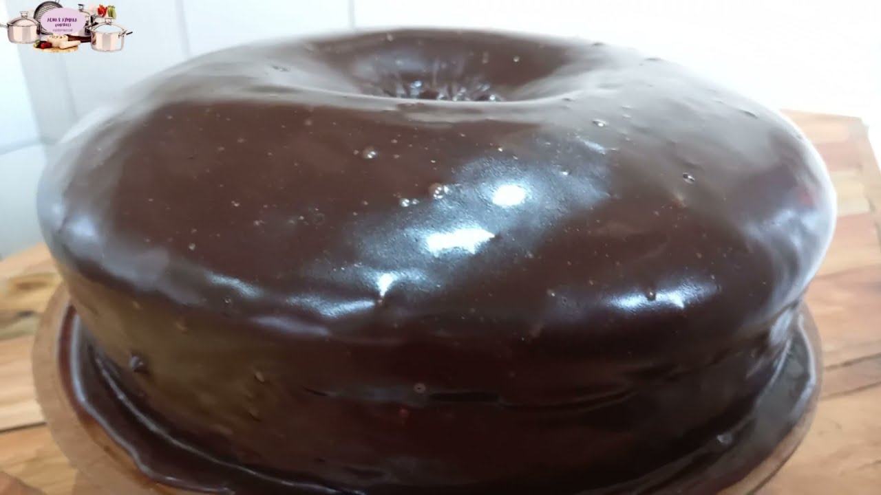 Faça o delicioso Bolo de Cenoura com Cobertura Gourmet de Brigadeiro, fofinho, cremoso e perfeito...