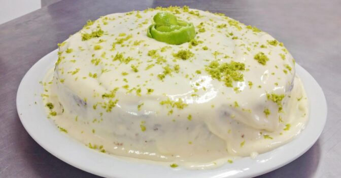Bolos: Essa Receita de Bolo de Limão Fica Pronta em 5 Minutos!
