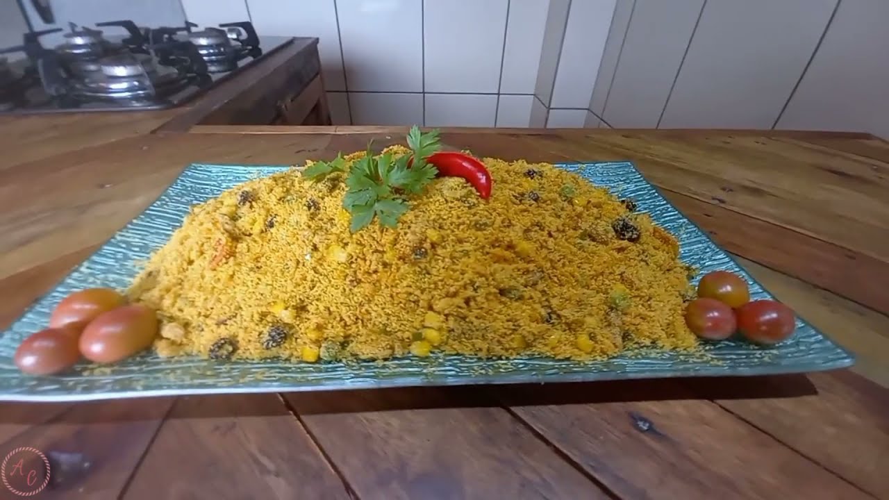 Prepare uma deliciosa farofa de festa com bacon, cenoura e uva-passa, perfeita para celebrações e...