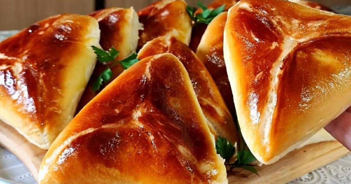 Aprenda a fazer Esfiha Fechada com Massa Fofinha e Recheio Saboroso. Receita prática, perfeita para...