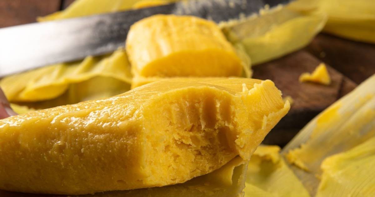Aprenda a fazer pamonha mineira super cremosa com milho verde fresquinho! Receita completa com versões...