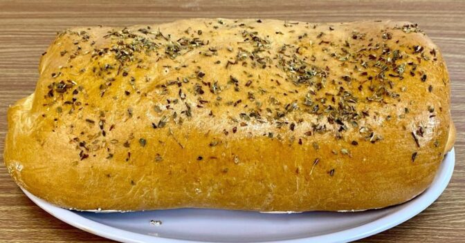 Lanche: Pão Recheado com Frango e Queijo Delicioso