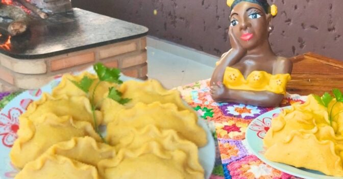 Lanche: Pastel de Angu Mineiro