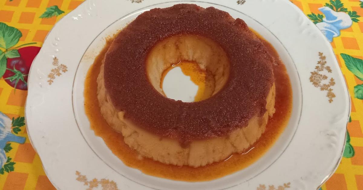 Receita de pudim de pobre simples, econômico e delicioso, feito com pão amanhecido....