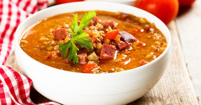 Sopa: Sopa de Lentilha com Bacon e Calabresa
