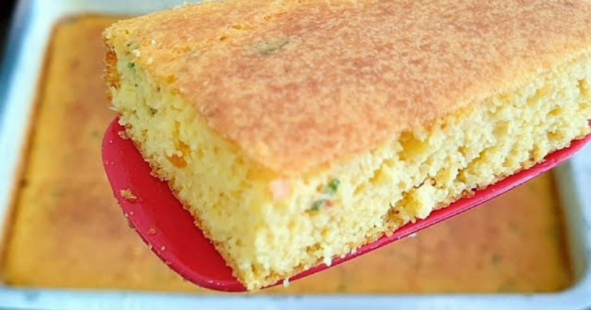 Experimente essa versão salgada de bolo de milho, prática e cheia de sabor!...