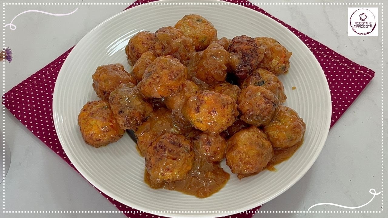 Aprenda a fazer almôndegas de repolho crocantes com molho especial, uma receita vegetariana deliciosa, fácil...