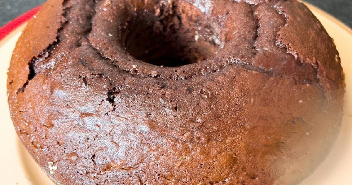 O bolo fofinho de chocolate com avelã é simples, prático e tem sabor incrível. Aprenda...