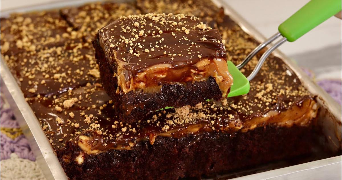 Um bolo úmido, recheado e com sabor irresistível de amendoim. Descubra essa delícia!...