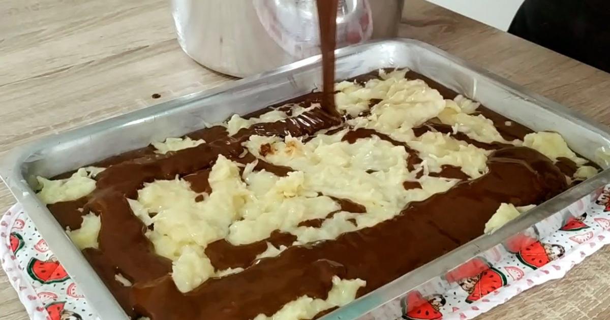 Bolo prestígio recheado que assa junto, prático e molhadinho, perfeito pra qualquer ocasião....