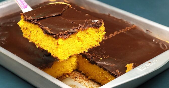 Bolos: Bolo de Cenoura com Cobertura CROCANTE de Chocolate