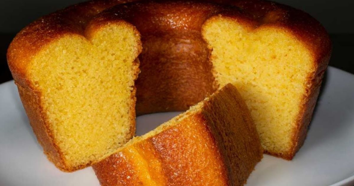 Bolo de Farinha de Milho com Parmesão Ralado
