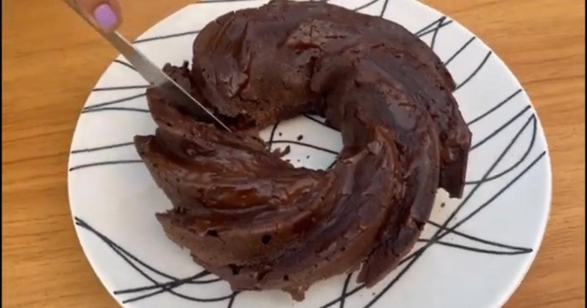 Bolo de Chocolate sem Leite e sem Ovo: Fofinho e Muito Fácil de Fazer!