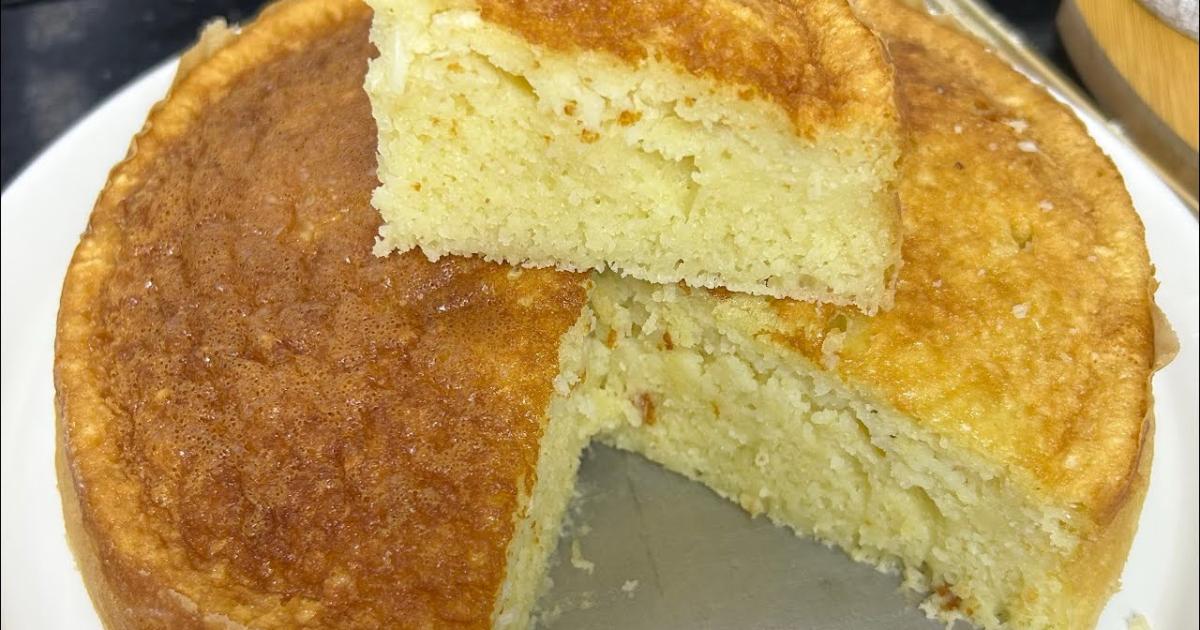 Bolo de coco cremoso fácil e rápido, perfeito para café da tarde ou sobremesa....