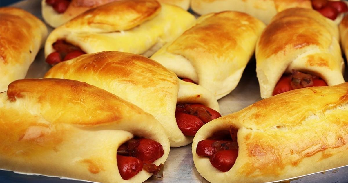 Faça um cachorro-quente de forno super macio, perfeito para vender ou saborear em casa....