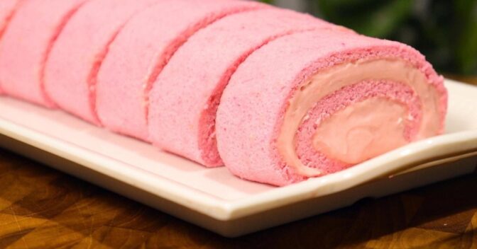 Sobremesas: O Rocambole de Morango Perfeito Existe