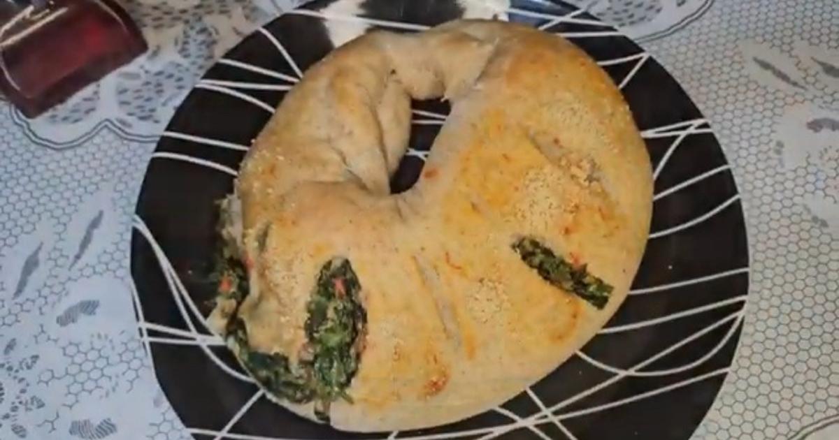 Um pão fofinho e recheado com espinafre, super saboroso e fácil de fazer!...