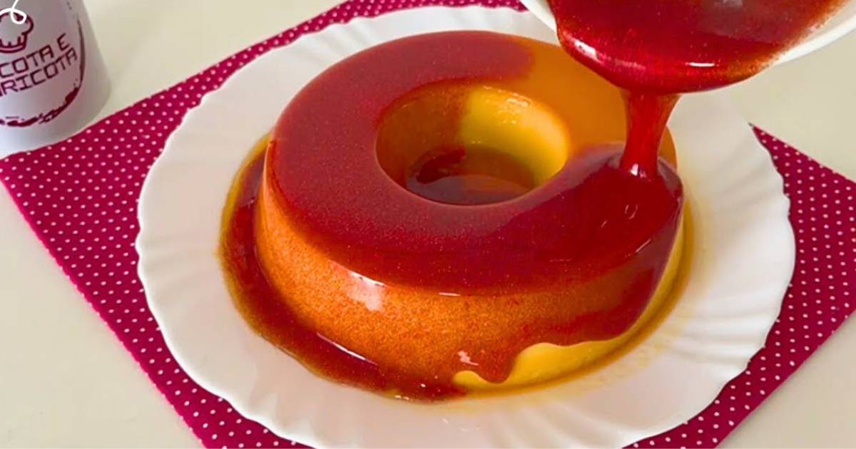 Prepare um pudim de Natal com calda brilhante, sobremesa fácil e linda, perfeita para a...