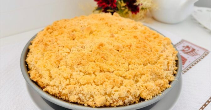 Lanche: Receita de Cuca Fácil e Gostosa com Farofa Crocante