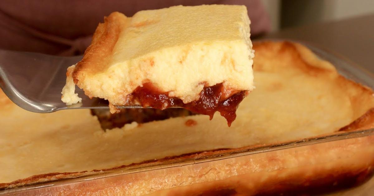 Sobremesa Romeu e Julieta cremosa, feita com queijo e goiabada, assada e com textura de...
