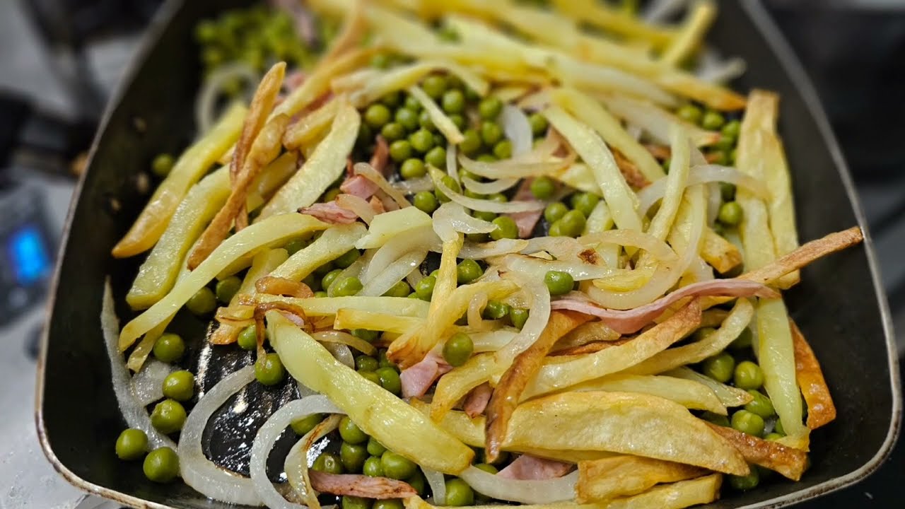 Batata à Francesa com Cebola e Presunto é crocante, feita sem óleo e deliciosa como...