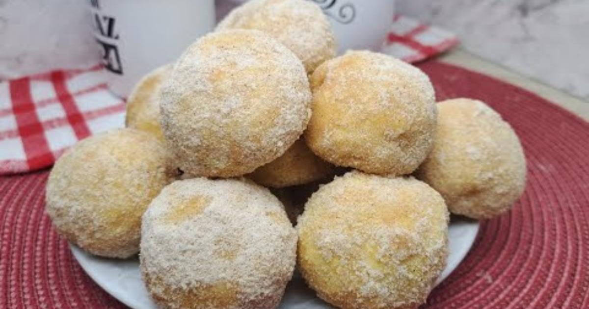 Bolinho de chuva assado, leve, macio e sem uma gota de óleo....