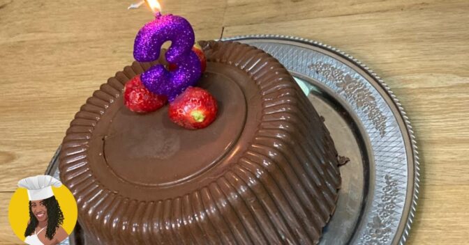 Bolos: Bolo Bombom de Leite Ninho com Morango
