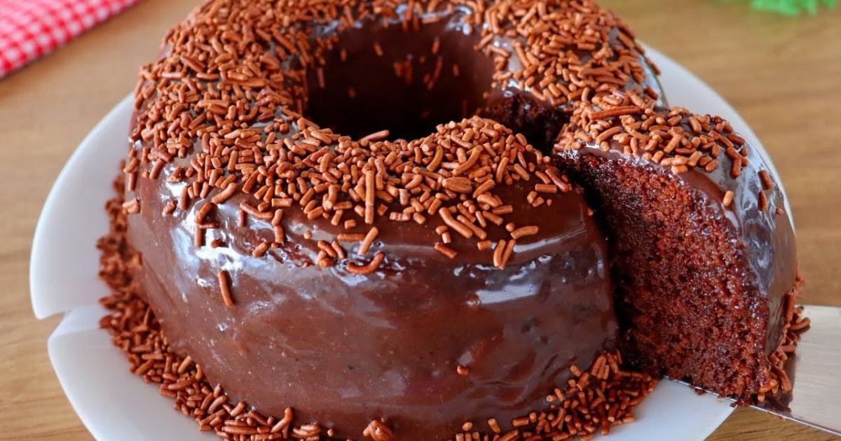 Aprenda a fazer um bolo de Nescau fofinho e úmido com apenas dois ovos! Receita...