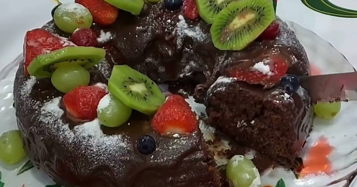 Bolo de Chocolate com Frutas Perfeito para Ceia é lindo, fácil e saboroso. Ideal para...