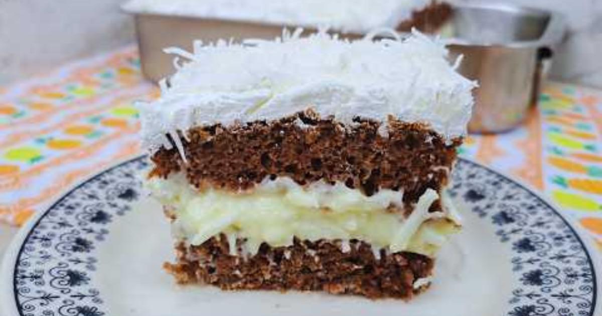 Bolo de Coco Gelado: Massa Fofinha e Recheio Cremoso!