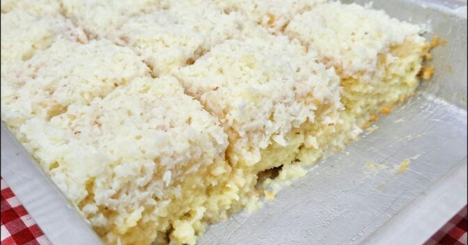 Bolos: Bolo de Sorvete de Coco Molhadinho que Derrete na Boca