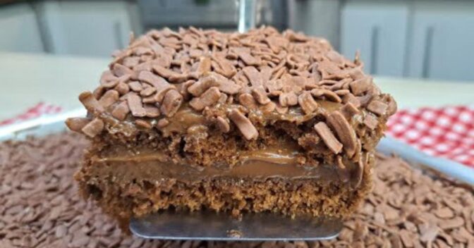 Bolos: Receita de Bolo Gelado de Chocolate com Recheio Cremoso que Derrete na Boca