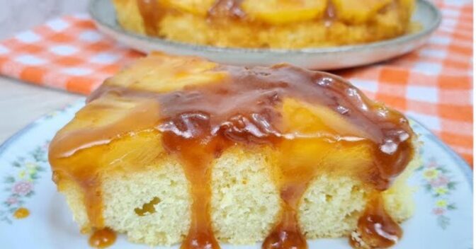 Bolos: Esse Bolo de Abacaxi Caramelizado Vai Impressionar Todo Mundo