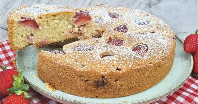 Bolos: Esse Bolo de Morango com Laranja é Simplesmente Incrível