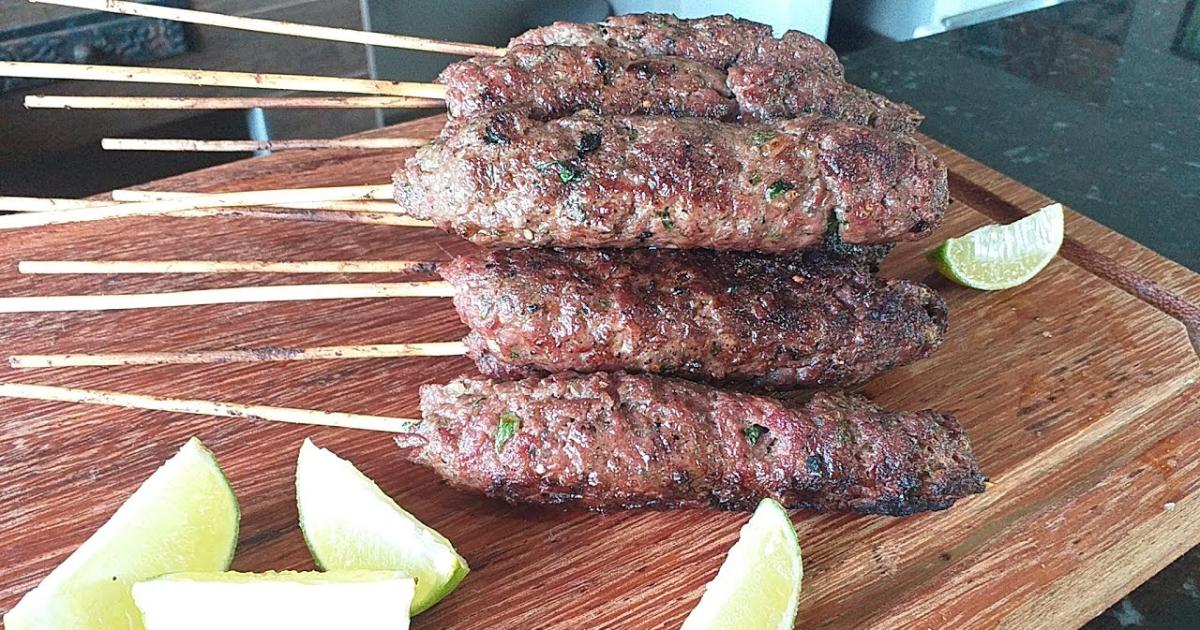 Descubra como preparar uma deliciosa kafta de carne moída de forma simples e irresistível!...