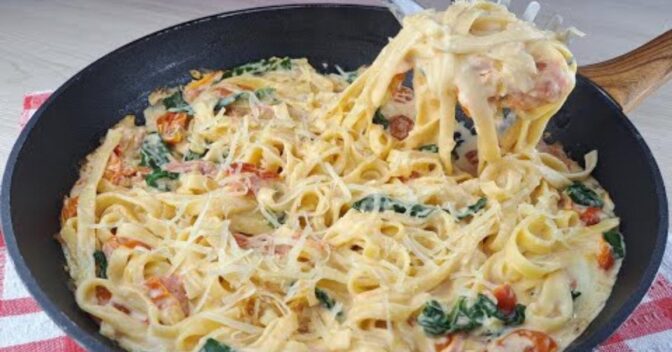 Massas: Receita rápida: macarrão de tomate e espinafre pronto em 10 minutos