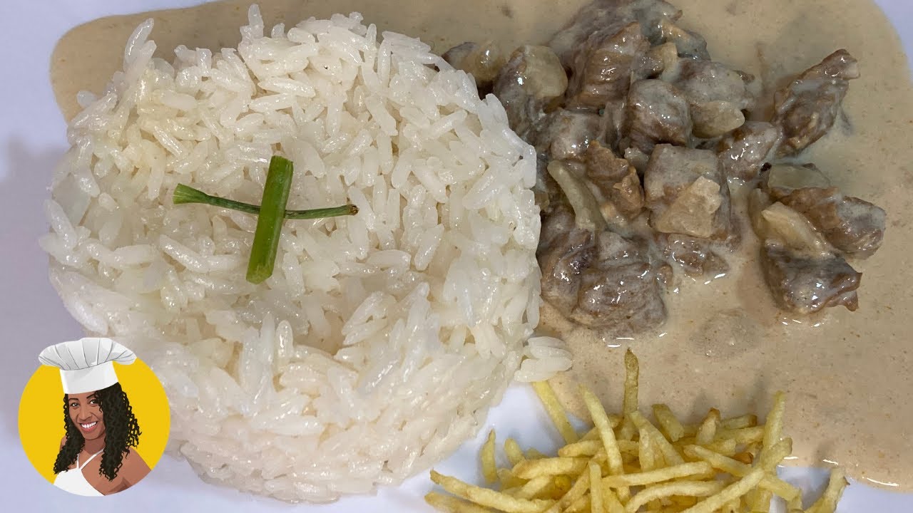 Strogonoff de Carne cremoso e irresistível! Aprenda essa receita fácil e deliciosa para deixar suas...