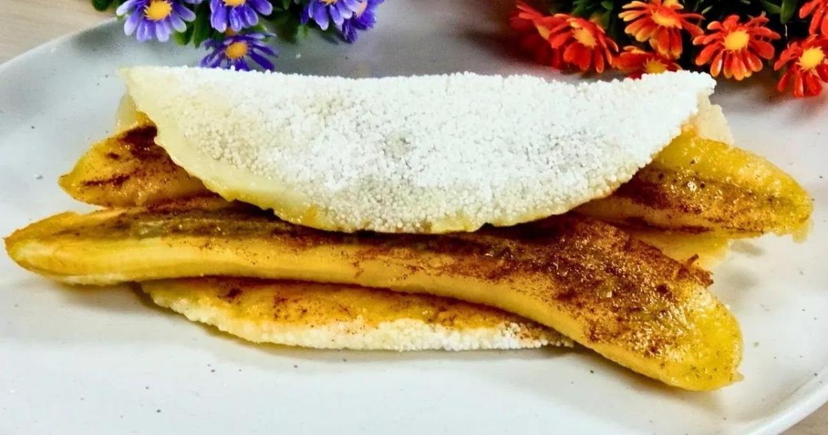 Café da manhã leve com banana, queijo e tapioca....