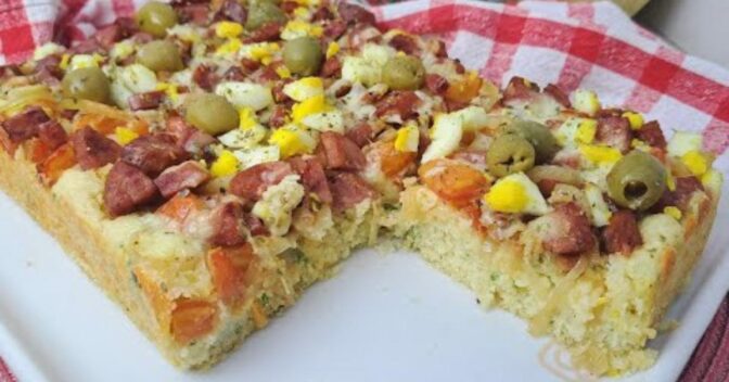 Tortas: Essa Torta de Bacon e Pepperoni é Simples e Irresistível!