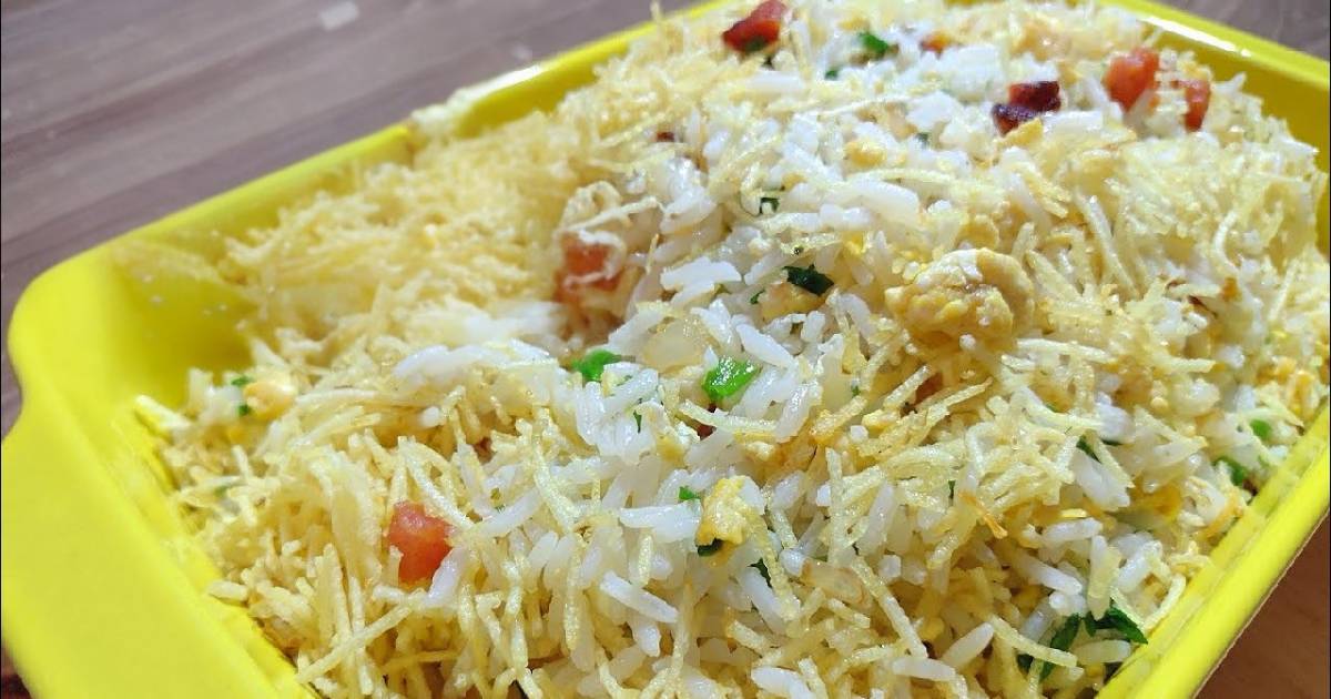 Aprenda a fazer Arroz Biro Biro Fácil Bacon Ovos Batata Palha, uma receita prática, deliciosa...