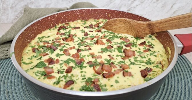 Especiais: Arroz cremoso com bacon e alho-poró: receita fácil e irresistível feita em 1 panela